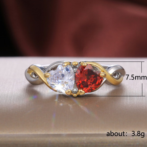 Anello a Cuore Bicolore per Donne, Accessorio Minimalista per Dito con Blocchi di Colore - Product Image 5