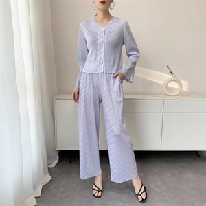 Completo Casual da Donna con Pantaloni a Pieghe, Collezione Primavera/Autunno 2026, Elegante, Effetto Ringiovanente, Vestibilità Ampia, Pantaloni Lunghi a Gamba Larga, Set Due Pezzi, Stile Unico - Product Image 1