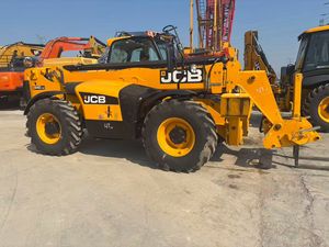 Chariot télescopique JCB 540-140 d'occasion, 4 tonnes, hauteur de levage 14 m, 4 roues motrices, pour la manutention de matériaux de construction - Product Image 1
