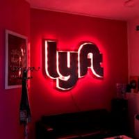Fabuleux électronique métal rétro-éclairé lettre signes utilisation intérieure 3D acrylique plexiglas lumière LED suspendu Alphabet lettre pour le nom de la boutique