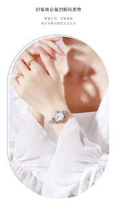 Reloj de Mujer Exquisito para Regalo de Navidad, Estilo Ligero y Lujoso, con Brazalete de Nácar y Movimiento de Cuarzo - Product Image 3