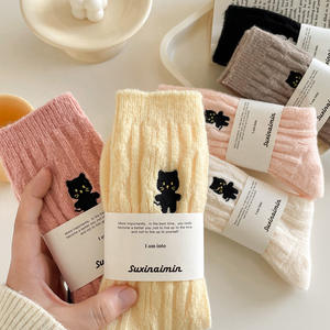 Calcetines de Mujer Jingwen OEM, con Rayas, Forrados de Felpa Gruesa para Invierno, Cálidos, Bordados con Gato, hasta la Pantorrilla - Product Image 1