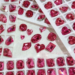 Paso Sico K9 Glass Crystal Point Back Stone para decoración de <span class=keywords><strong>uñas</strong></span> <span class=keywords><strong>Festival</strong></span> de Navidad Colores rosas con muchas formas Tipo 3D - Product Image 3