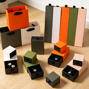 Caja de Joyería de Cartón Rígido de Alta Gama, con Cierre de Cordón, Diseño Simple en Verde para Guardar Anillos - Product Image 6