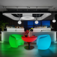 Meubles de bar extérieurs commerciaux en plastique de luxe avec LED, tabourets de bar, chaises, tables à cocktails, ensemble chicha IP68 pour hôtels et sous-sols