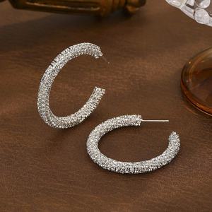 Pendientes de Latón de Lujo Ligero de Moda Europea y Americana, Diseño Geométrico Redondo Personalizado para Mujer - Product Image 6