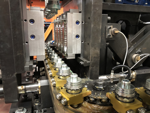 Machine de soufflage de préformes de bouteilles semi-automatique en plastique PET, composants Mitsubishi PLC SMC, faible bruit, écologique, haute productivité - Product Image 4
