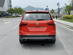 Volkswagen <span class=keywords><strong>Tiguan</strong></span> L <span class=keywords><strong>2017</strong></span> SUV, R19, Sistema de Control de Presión de Neumáticos, Techo Panorámico, Ventilaciones Traseras, Volante a la Izquierda, Coche Usado - Product Image 5