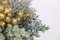 Rangkaian Buah Beri Emas Buatan Mewah Berlapis Salju dalam Pot untuk Dekorasi Natal dan Rumah