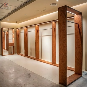 Espositore per Abbigliamento in Metallo Personalizzato MOOKOO di Alta Gamma con Illuminazione LED, Arredamento Moderno per Boutique e Negozi al Dettaglio - Product Image 2