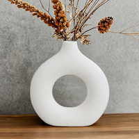 Vase en céramique moderne et élégant, design Art Déco créatif, décoration de table pour la maison, utilisation intérieure, résistant à la lumière du soleil, décoration de la maison