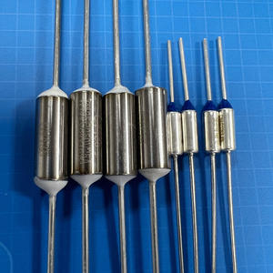 Protecteur thermique 10A 250V, boîtier métallique, sortie axiale, action rapide pour cuiseurs à riz - Product Image 1