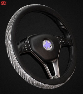 <span class=keywords><strong>Funda</strong></span> de <span class=keywords><strong>Volante</strong></span> de Cuero de Lujo OUDI con Diamantes, de Felpa Corta, de 3 Radios, Universal, Brillante, con Pedrería, Accesorio Interior para Coche - Product Image 2
