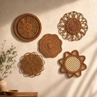 Assiettes de présentation en rotin haut de gamme, sets de table tissés artisanalement, décor mural rond pour une décoration intérieure et de salle à manger de luxe minimaliste sur mesure