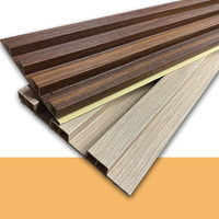 Panneau de plafond rainuré ignifuge en WPC pour intérieur, revêtement décoratif creux en bois composite, panneau composite bois-plastique pour pièce