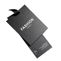 Étiquettes de vêtements en papier noir gaufré de haute qualité avec logo imprimé personnalisé Angelapack, avec cordon