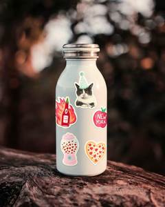 Pegatinas de vinilo troqueladas personalizadas: calcomanías de vinilo de PVC impermeables y autoadhesivas, ideales para decorar portátiles, coches y botellas. - Product Image 1