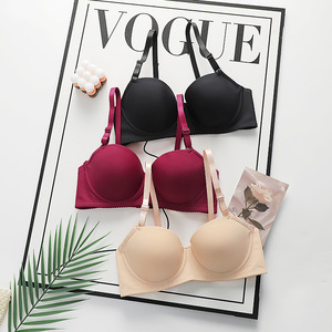 Ensemble de lingerie sexy en dentelle pour femme, respirant, pour l'été, avec soutien-gorge pour poitrines généreuses et petites poitrines, collection Pure Desire - Product Image 1