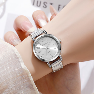 Montre à quartz polyvalente et décontractée pour femmes, avec petit cadran, montre-bracelet à quartz pour les élèves du collège et du lycée - Product Image 2