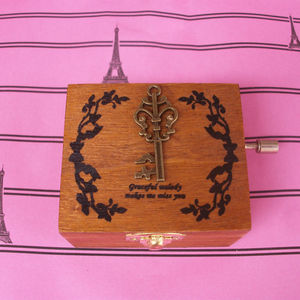 Exquisita <span class=keywords><strong>caja</strong></span> de música <span class=keywords><strong>manual</strong></span> de madera: Obra Maestra creativa del estudiante como regalo de cumpleaños o regalo artesanal. Silencioso. - Product Image 6