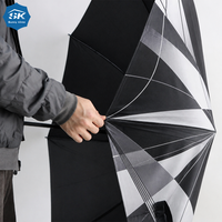 Parapluie de golf monochrome à motifs géométriques abstraits noir et blanc, résistant au vent, idéal pour les expositions d'art et les cadeaux personnalisés