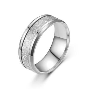 Moderno anillo para hombre <span class=keywords><strong>de</strong></span> <span class=keywords><strong>color</strong></span> dorado <span class=keywords><strong>de</strong></span> <span class=keywords><strong>14</strong></span> quilates: elegante y con estilo para looks listos para Instagram - Product Image 1
