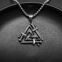 Collier pendentif triangle épée symbole viking nordique rétro en acier inoxydable pour homme, style punk hip-hop tendance MGXL460