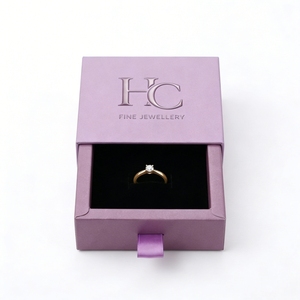 กล่องใส่แหวนแบรนด์เนมสุดหรู กล่องบรรจุภัณฑ์เครื่องประดับแบบลิ้นชักสั่งทำพิเศษ พร้อมช่องใส่แหวนแบบกำมะหยี่ พิมพ์โลโก้แบบ Spot UV ราคาขายส่งจากโรงงาน - Product Image 3