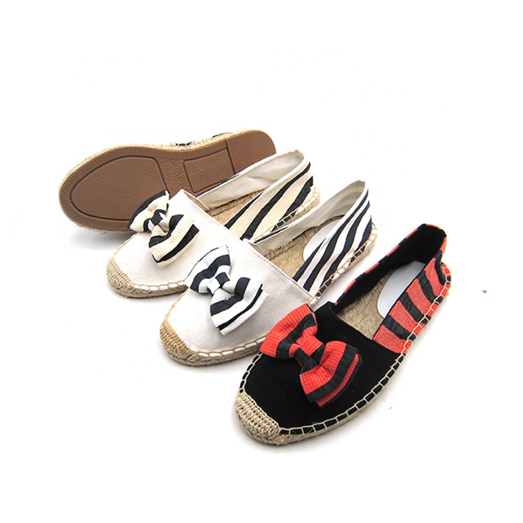 Sandalia Urbana Flexi Con Accesorio Esmaltado Para Mujer - Estilo 100706  Negro | Flexi Tienda Oficial en Línea
