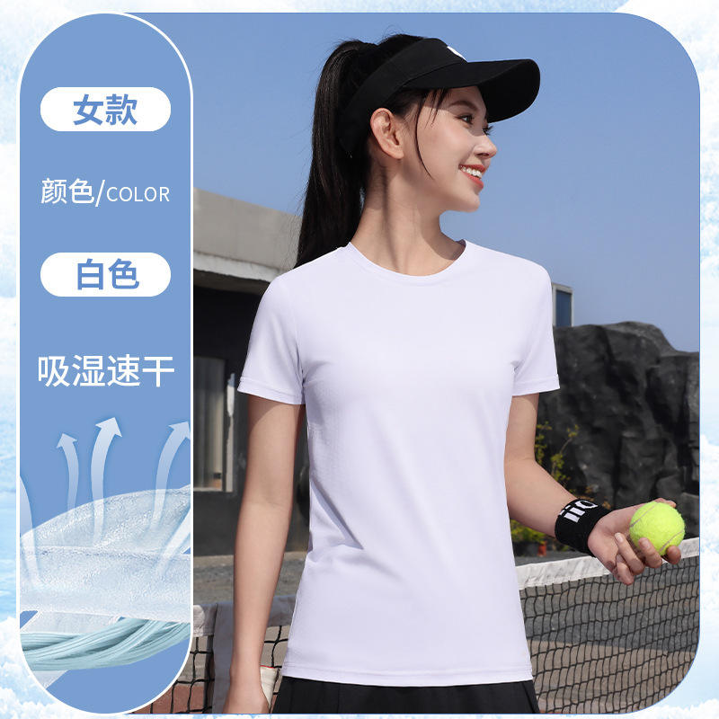 เสื้อผ้าสตรีสีขาว