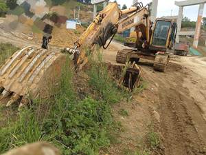 Pelle mécanique sur chenilles originale de la Corée Hyundai 215 Moteur Yanmar d'occasion à haut rendement en bon état Vente - Product Image 4