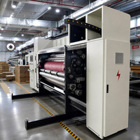 Imprimante flexographique haute vitesse avec alimentation par aspiration à bords apparents, découpeuse et rainureuse pour la fabrication de boîtes en carton ondulé