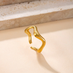 Cincin Wanita Stainless Steel Berlapis Emas PVD Baru 2025, Cincin Terbuka Abstrak Bentuk Lava Terpuntir Tidak Beraturan yang Dapat Disesuaikan dan Dipersonalisasi - Product Image 5