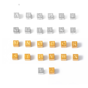 Cubo de Letras con Cuentas |   Cuentas espaciadoras de acero inoxidable de 5 mm con letras del alfabeto en oro PVD de 18 quilates para la fabricación de joyas DIY, pulseras y collares - Product Image 5