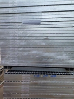 Grille en acier allié haute résistance avec revêtement en zinc, pour charges lourdes, sols industriels extérieurs et ateliers, avec tests de qualité stricts