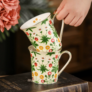 Service à thé de l'après-midi en céramique au design floral de luxe, tasse et soucoupe modernes avec glaçure verte, passe au lave-vaisselle - Product Image 4
