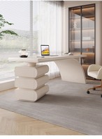 Bureau en bois massif crème de designer moderne en forme de L pour le bureau, la chambre à coucher ou le bureau.