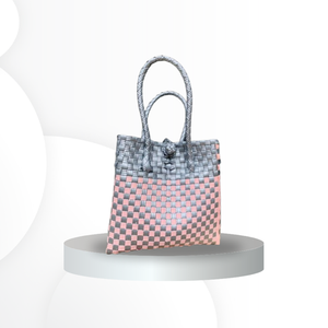 Vente en gros de sacs à main pour femmes tendance faits à la main en plastique de qualité supérieure en matériau recyclé rose motif Lurik marque Sembagi - Product Image 6