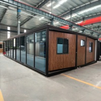 Maison conteneur pliable de 40 pieds à 3 chambres, maison préfabriquée de luxe au design moderne du milieu du siècle pour usage hôtelier
