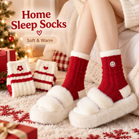 Chaussettes en peluche de Noël pour femmes, épaisses et chaudes en polaire, mi-mollet, rayées rouge et blanc, confortables pour la maison et le sommeil, idéales pour les vacances d'hiver