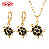 Ensemble de collier et de boucles d'oreilles avec pendentif tortue, bijoux en zircone cubique plaqués or 18 carats, ensemble de bijoux pour femmes en laiton