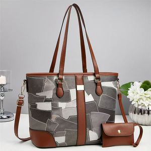 Bolsa de Mano Impermeable de Gran Capacidad para Mujer, Estilo Casual Acolchado, Bolso de Hombro Simple para Compras Diarias - Product Image 3
