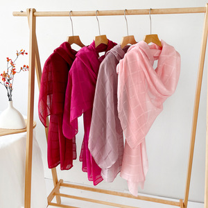 Bufanda de Poliéster de Color Sólido, Transpirable, Venta al por Mayor, Ligera, Estilo Europeo y Americano, Bufanda Larga Premium para Mujer - Product Image 5