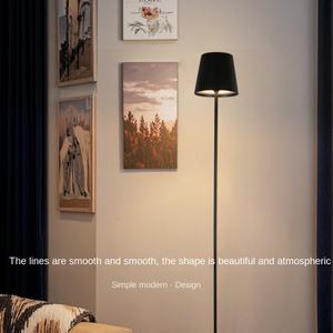 Lampe industrielle moderne à haut poteau avec gradateur de lumière LED, lampadaire avec abat-jour suspendu en verre pour chambre et salon - Product Image 3