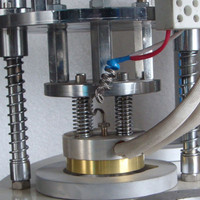 Machine de remplissage et de scellage de gobelets entièrement automatique, fabricant de Shanghai, machine de remplissage et de scellage de gobelets en plastique PP PET pour liquides
