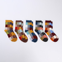 Chaussettes pour hommes en coton de qualité bon marché à motifs à carreaux colorés en gros Mode