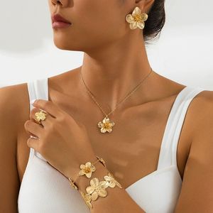 Offre Spéciale femmes plaqué <span class=keywords><strong>or</strong></span> bohème collier floral ensemble simple mais élégant superposition pièces pour les fêtes <span class=keywords><strong>de</strong></span> mode <span class=keywords><strong>de</strong></span> rue cadeau - Product Image 1