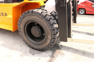 China Motor de alta potencia de 10 toneladas Mástil doble Mástil triplex Carretilla elevadora telescópica diésel Carretilla elevadora de contrapeso - Product Image 6