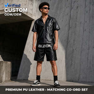 Set Streetwear di Lusso Personalizzato in Pelle PU per <span class=keywords><strong>Uomo</strong></span>, <span class=keywords><strong>Camicia</strong></span> <span class=keywords><strong>Gotica</strong></span> a Maniche Corte con Cerniera e Pantaloncini, Completo Due Pezzi - Product Image 1