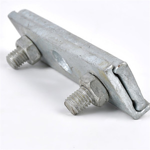 Pince de <span class=keywords><strong>suspension</strong></span> pour poteau électrique en acier galvanisé, modèle à <span class=keywords><strong>trois</strong></span> boulons, charge horizontale 12kN, argentée, marque Guan Tong, réductions sur les achats en gros - Product Image 3